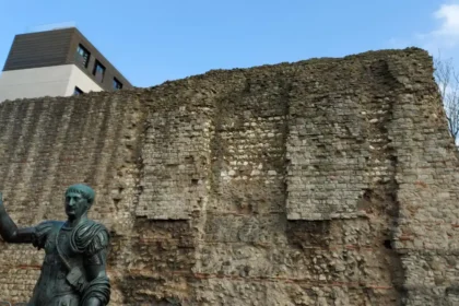 Roman London Wall Ruins Walking Guide – City of London