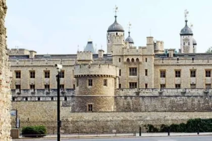 Roman London Wall and Londinium Ruins Walk – City of London