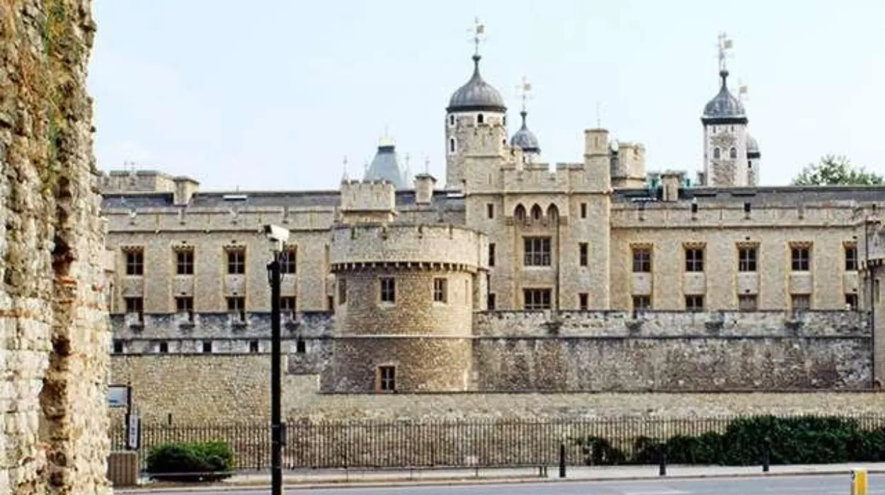 Roman London Wall and Londinium Ruins Walk – City of London