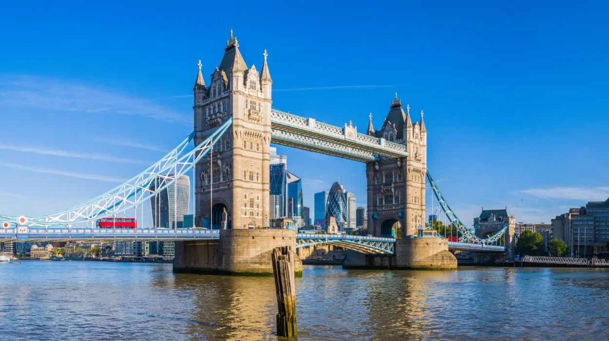 The History of Tower Bridge and Victorian Engineering, London