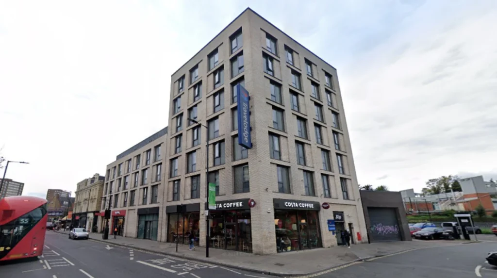 70 Firefighters Tackle Travelodge Hotel Blaze in Hackney 2026