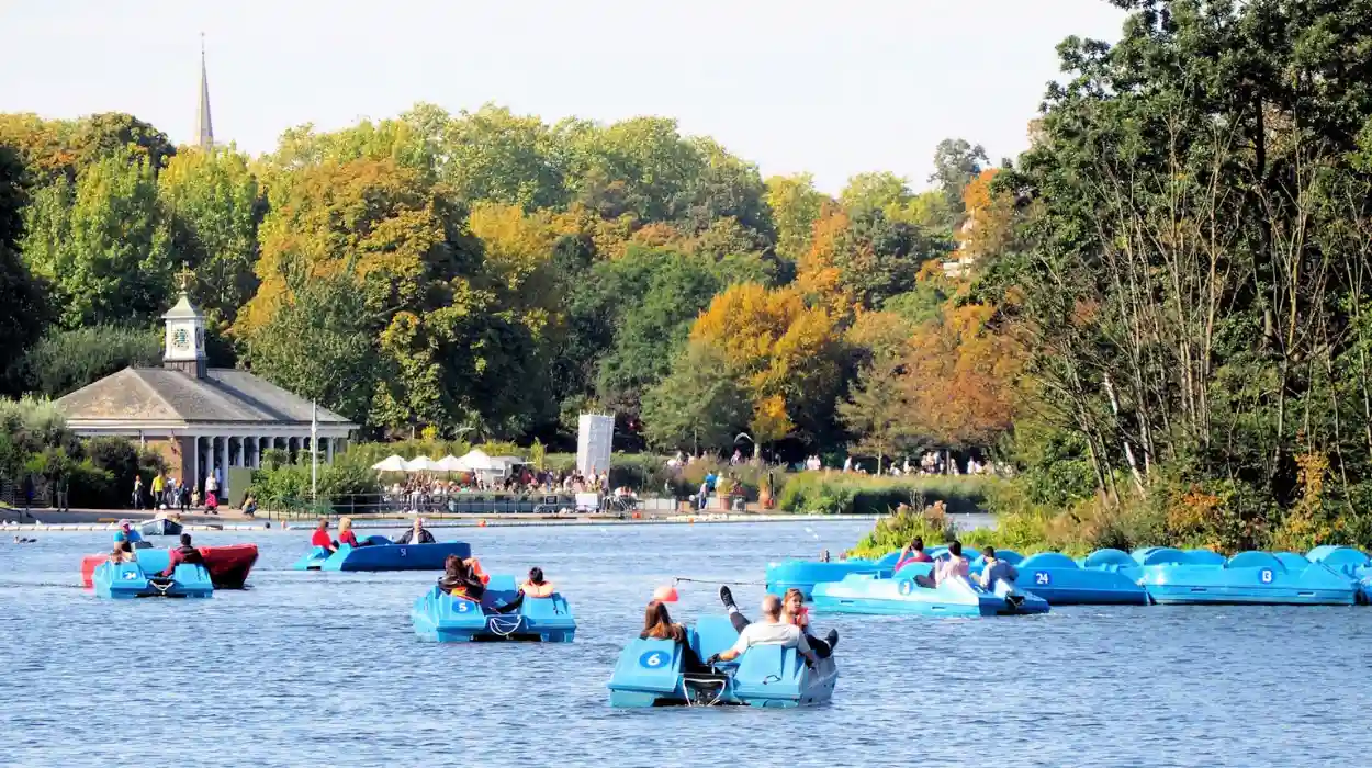 Best Hyde Park Walks, Serpentine Lake & Attractions – Hyde Park