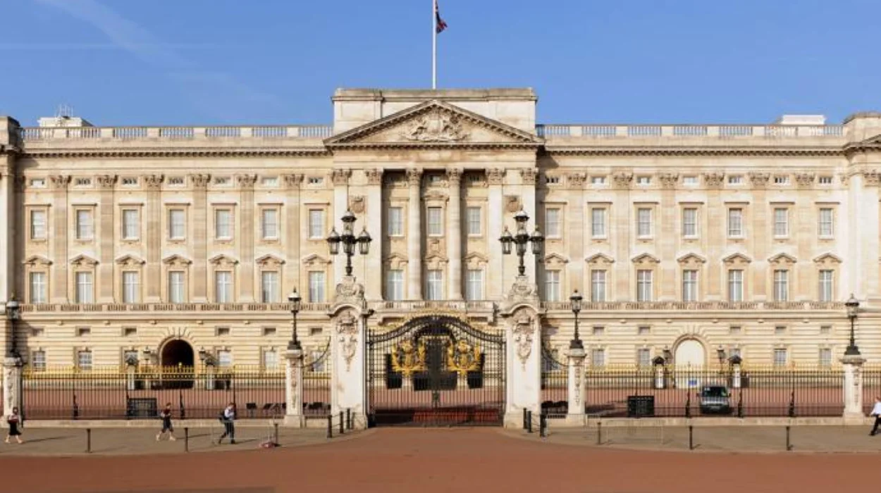 Changing of the Guard at Buckingham Palace Guide – Westminster