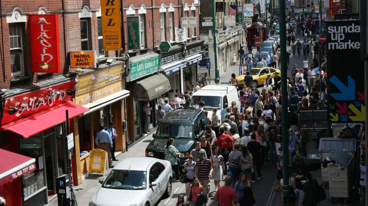 Exploring Brick Lane, Spitalfields Food and Culture Walks – East London