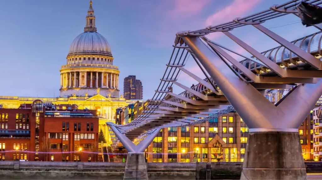Following Great Fire Landmarks: Pudding Lane to St Paul's, City of London