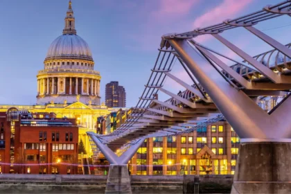 Following Great Fire Landmarks: Pudding Lane to St Paul's, City of London