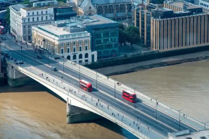 London Bridge History: Roman Origins to Modern Landmark | London