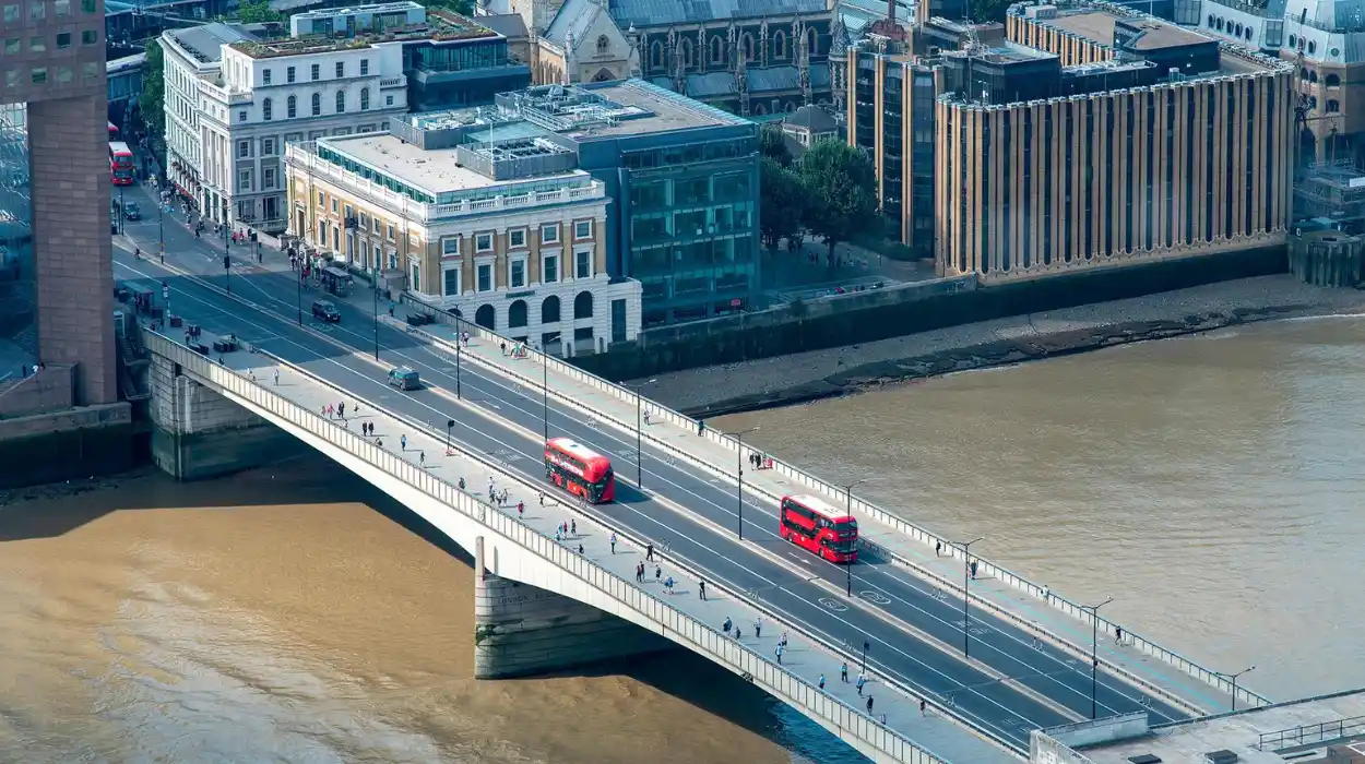 London Bridge History: Roman Origins to Modern Landmark | London