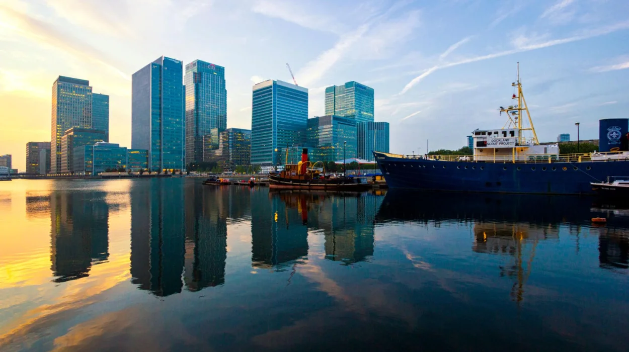Skyscrapers, Dining and Waterfront Walks in Canary Wharf