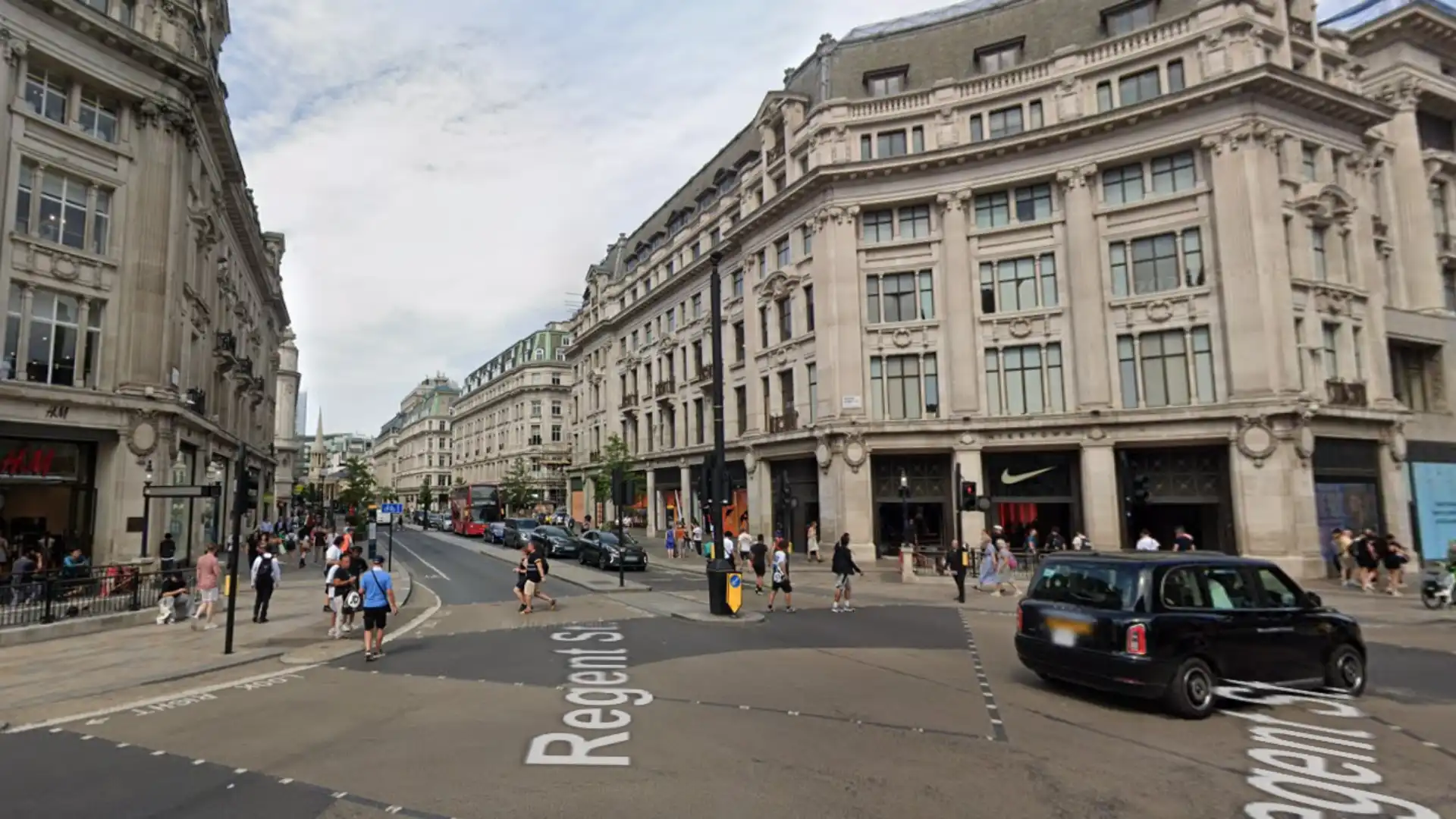 TfL Urged to Halt 'Sham' Oxford Street Pedestrianisation: London 2026