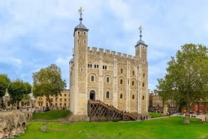 Tower of London Crown Jewels and Visitor Guide – Tower Hill
