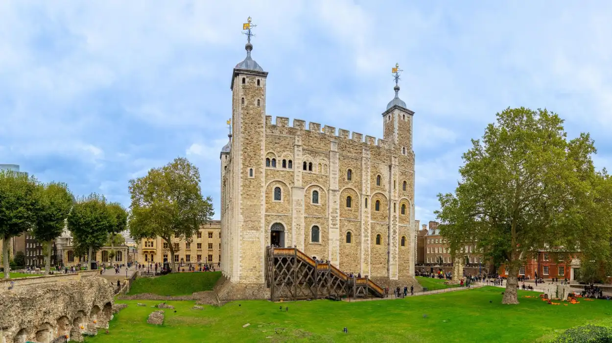 Tower of London Crown Jewels and Visitor Guide – Tower Hill
