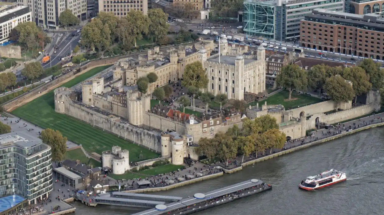 Tower of London History, Crown Jewels and Royal Power – London