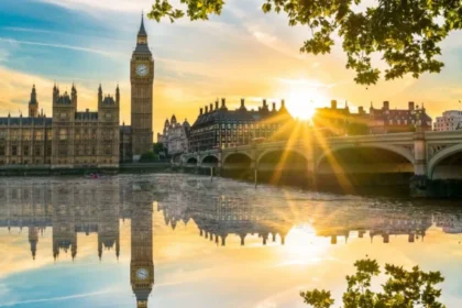 Best Self-Guided Walking Tours Across London | Central London
