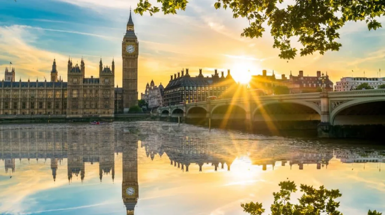 Best Self-Guided Walking Tours Across London | Central London