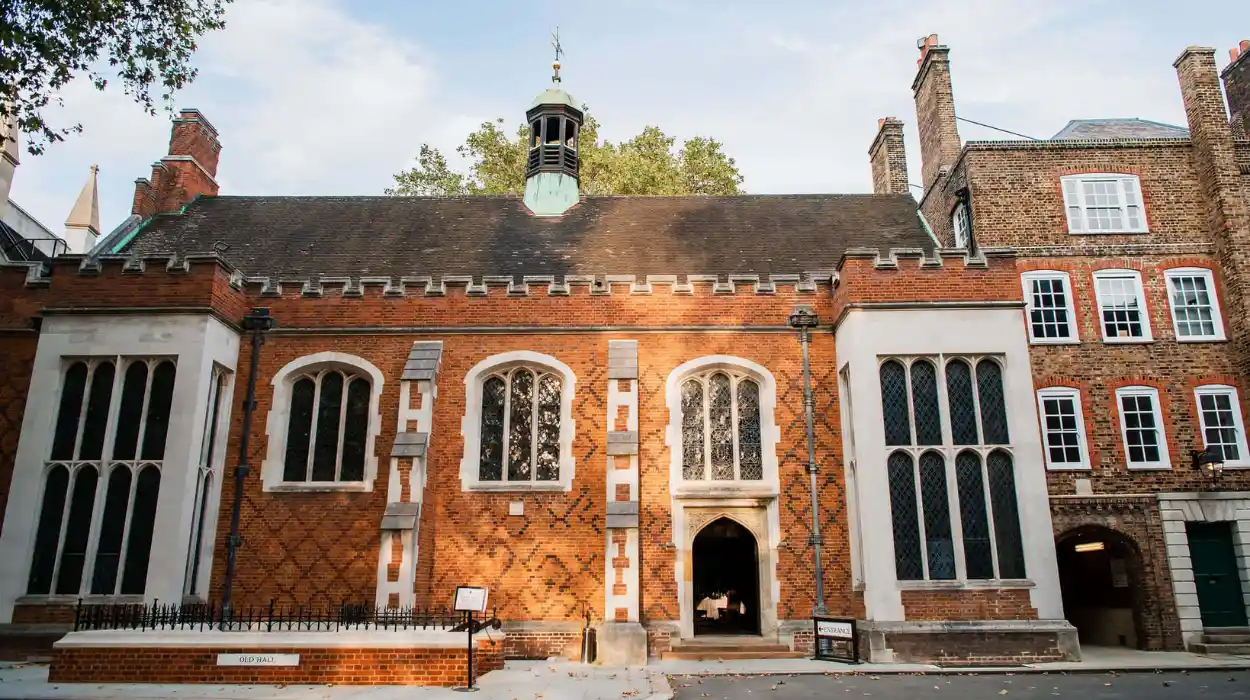 Exploring Lincoln’s Inn Historic Buildings and Gardens – Holborn