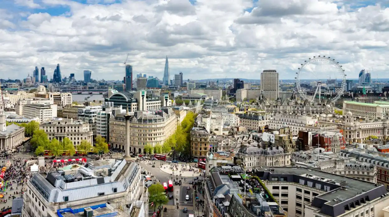 How London Became a World-Famous Luxury Destination Through History and Commerce