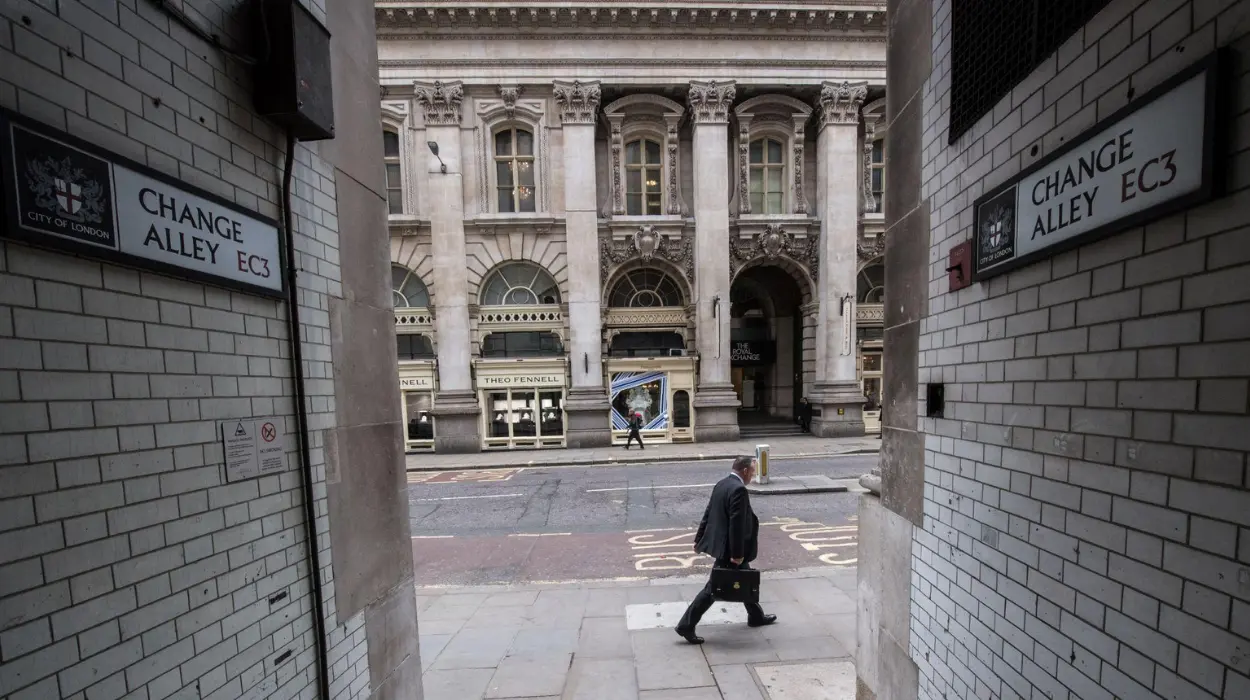 How London's Hidden Alleys Survived Through Centuries – City of London