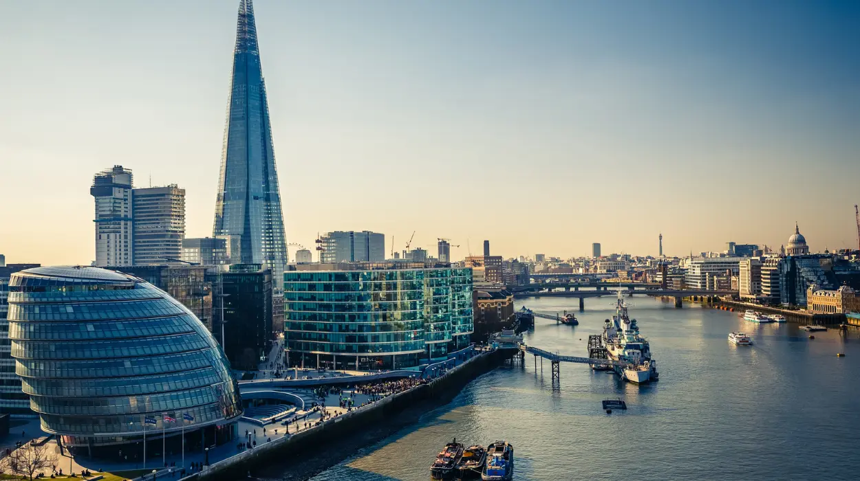 Londons Architectural Evolution Through Iconic Buildings London