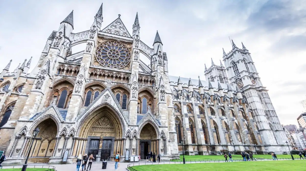 Londons Most Beautiful Historic Churches Guide – London