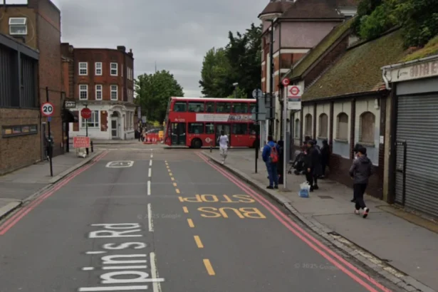 Serious Fire Shuts Galpins Road and Diverts Buses Croydon 2026