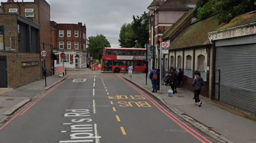 Serious Fire Shuts Galpins Road and Diverts Buses Croydon 2026