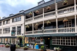 Best Historic Pubs to Visit in London for Traditional Food, Drinks, and Atmosphere