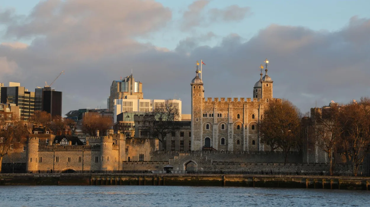 Best Royal Attractions to Visit in London Beyond Buckingham Palace for History Lovers