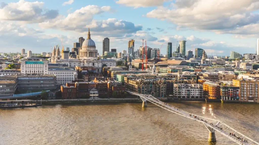Historic Landmarks Behind Londons Best Views and Their Remarkable Historical Stories Today