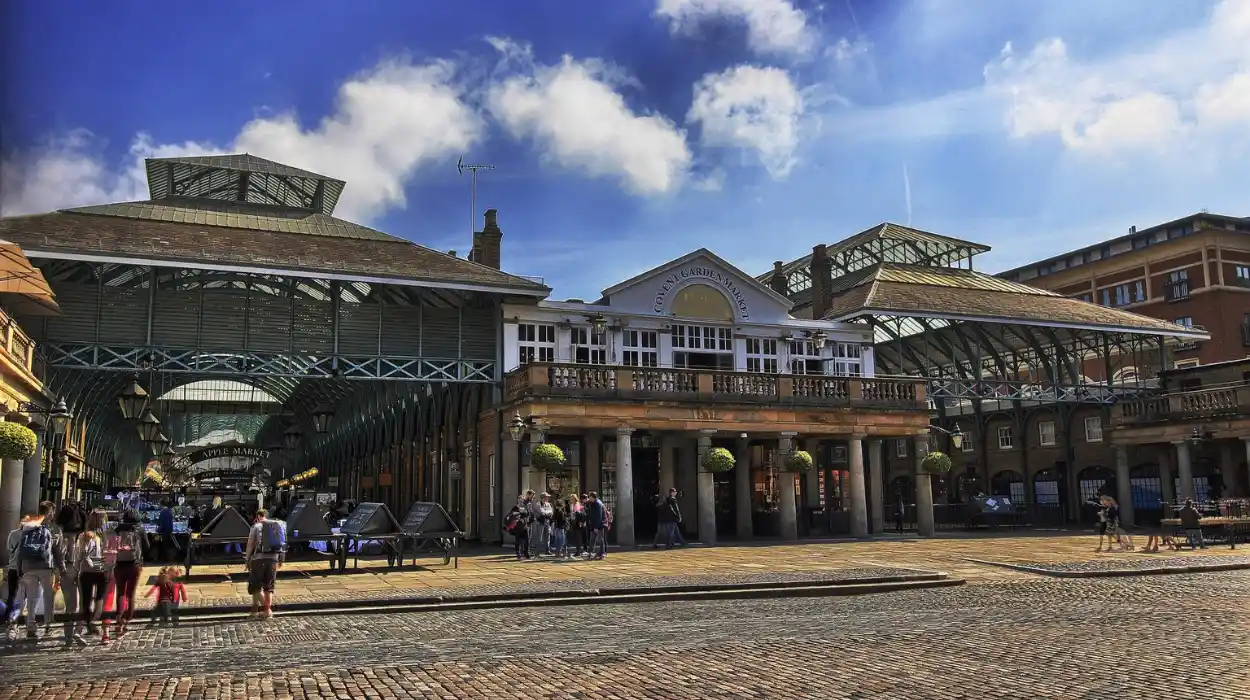 Top Attractions in Covent Garden Every Tourist Should Experience During Their London Visit